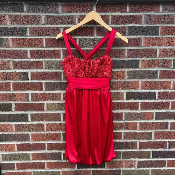 Dresses & Skirts - Elegant Red Sleeveless Dress